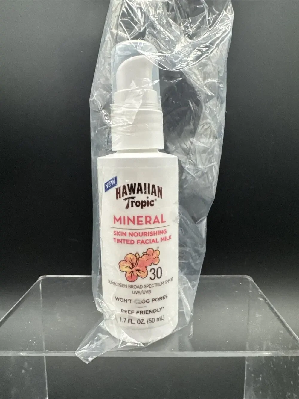 HAWAIIAN TROPIC Mineral Skin Nourshing TINTED Facial MILK 1.7 Fl Oz SPF30 UVA